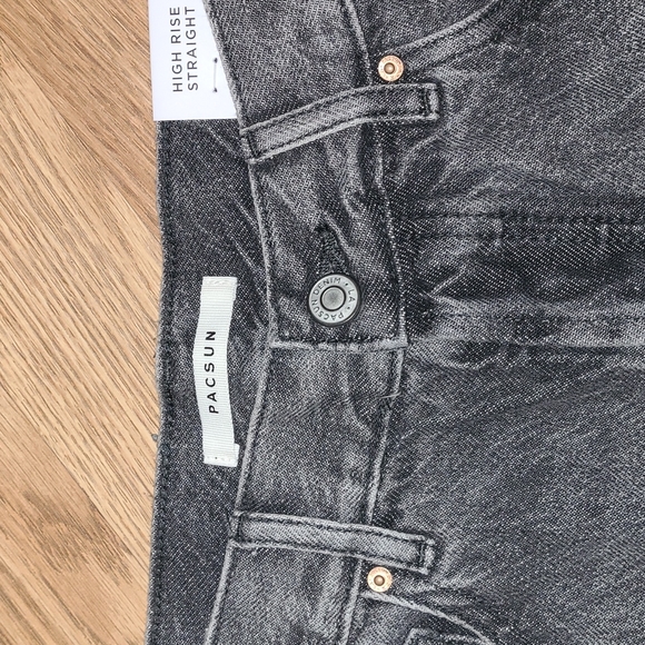 New PACSUN two tone ,high rise straight jeans sizes 26,27and 28 with 26 inseam - Picture 2 of 8